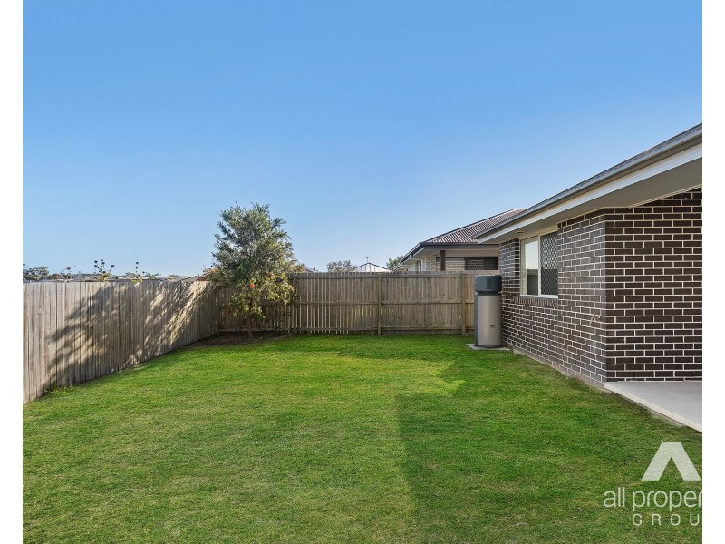11 Isla Street, Park Ridge QLD 4125