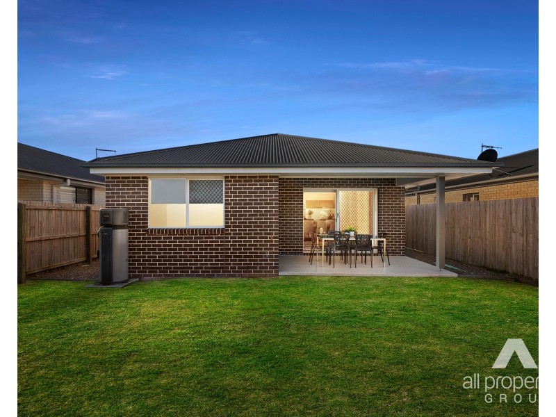 11 Isla Street, Park Ridge QLD 4125