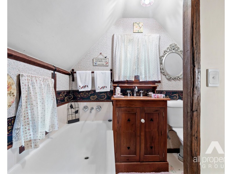 102 Long Road, Tamborine Mountain QLD 4272