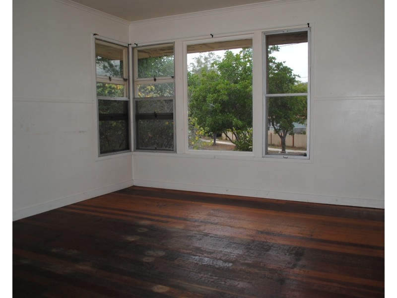 2 Baillieston Street, Leichhardt QLD 4305
