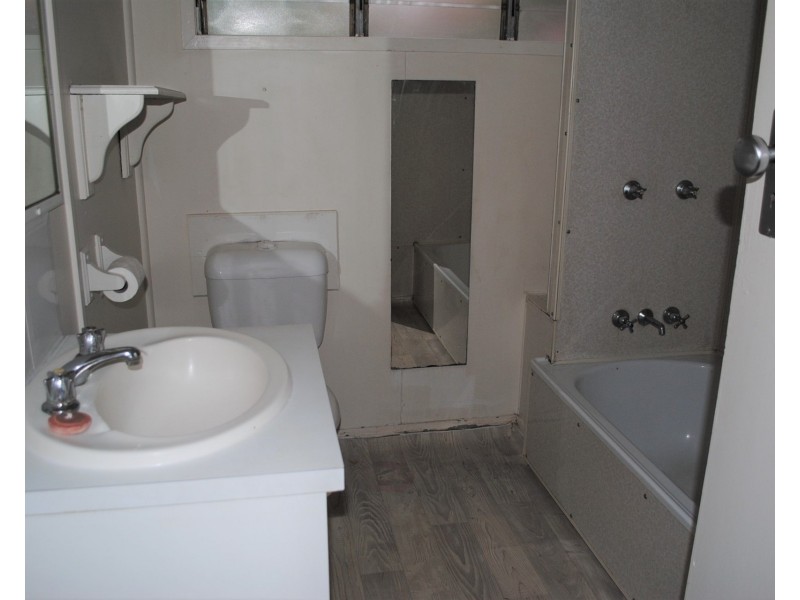 2 Baillieston Street, Leichhardt QLD 4305