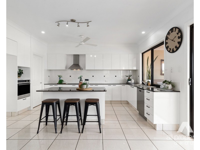 515 Oyster Cove Promenade, Helensvale QLD 4212