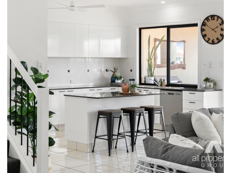 515 Oyster Cove Promenade, Helensvale QLD 4212