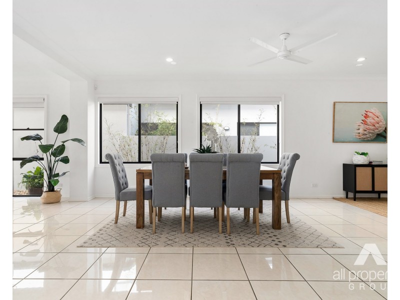 515 Oyster Cove Promenade, Helensvale QLD 4212