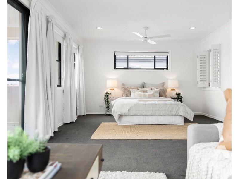 515 Oyster Cove Promenade, Helensvale QLD 4212