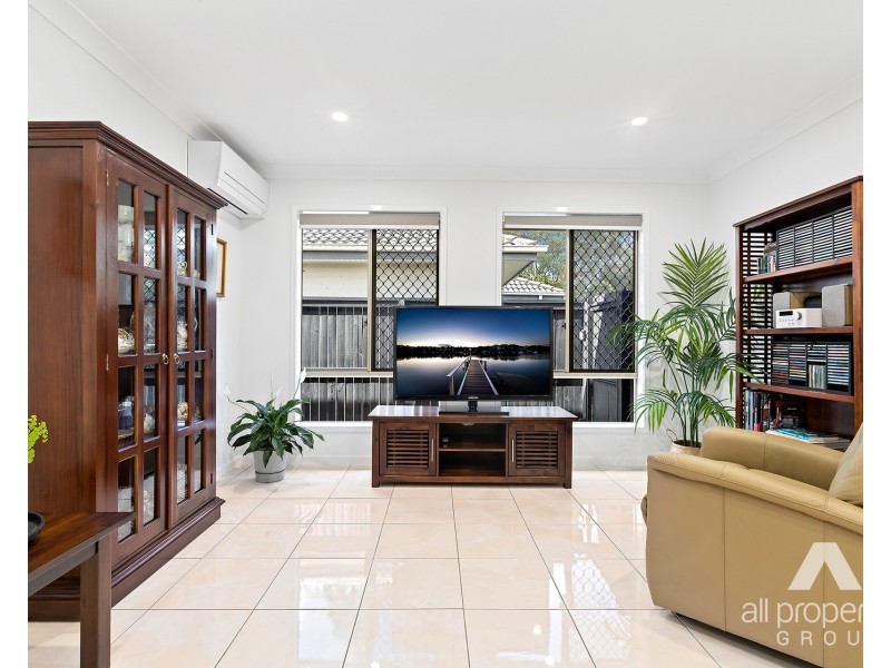 8 Hackney Street, Durack QLD 4077