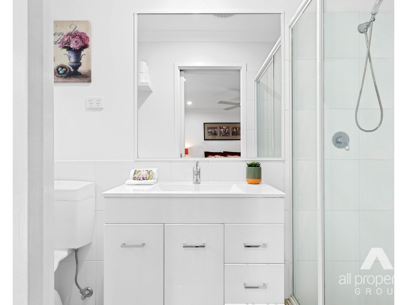 8 Hackney Street, Durack QLD 4077