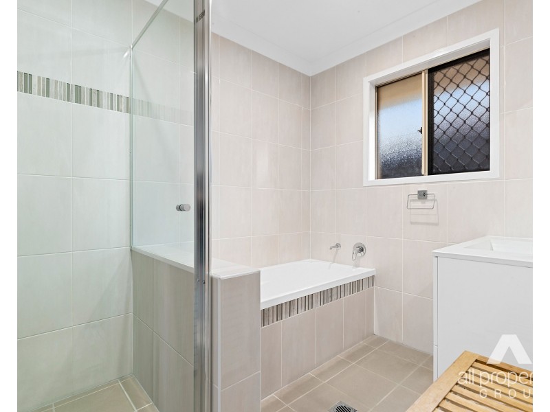 8 Hackney Street, Durack QLD 4077