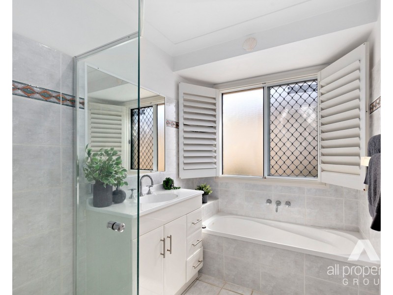 3 Oak Hill Crescent, Parkwood QLD 4214