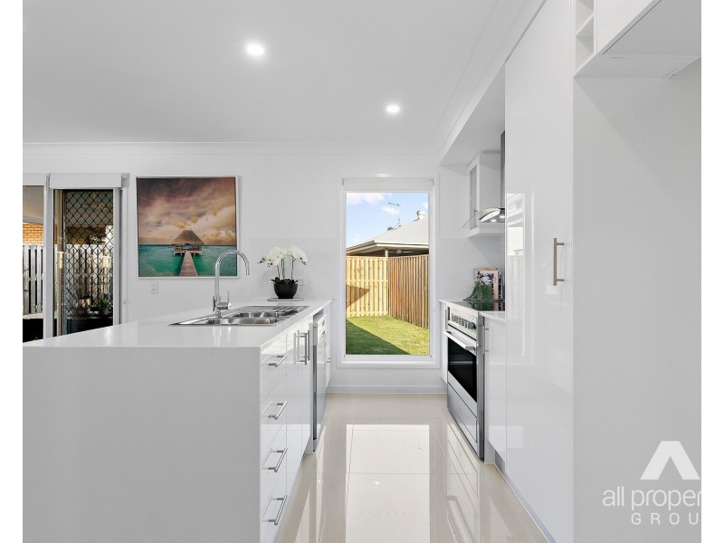 4 Bristol Road, Greenbank QLD 4124