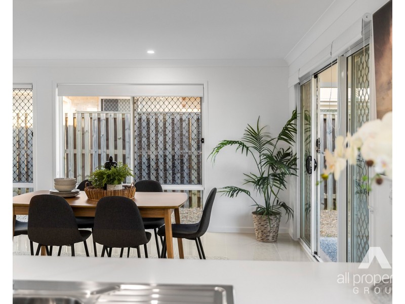 4 Bristol Road, Greenbank QLD 4124