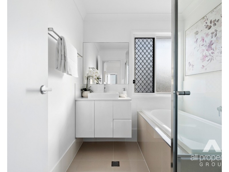 4 Bristol Road, Greenbank QLD 4124