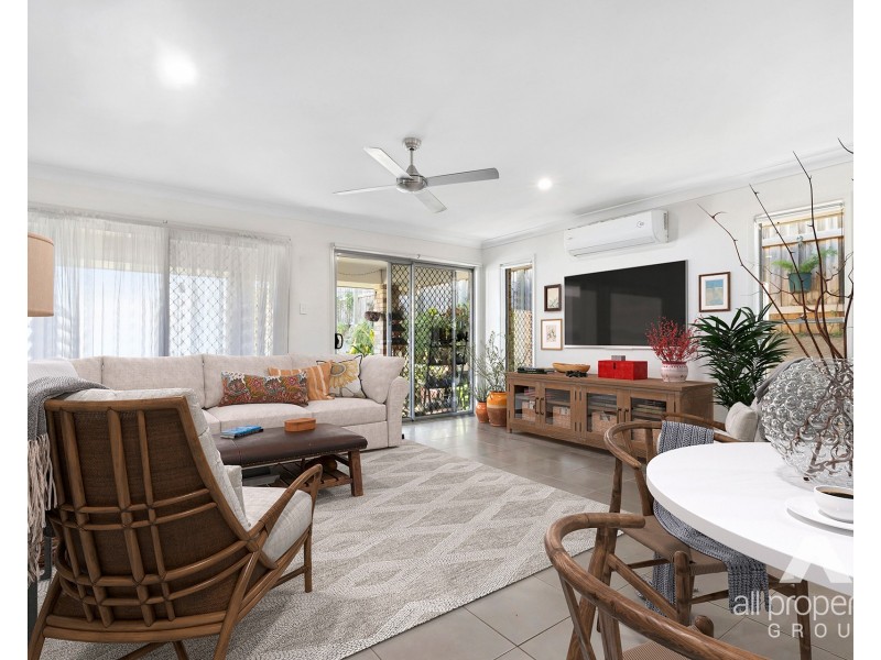 6 Skelbrook Road, Park Ridge QLD 4125