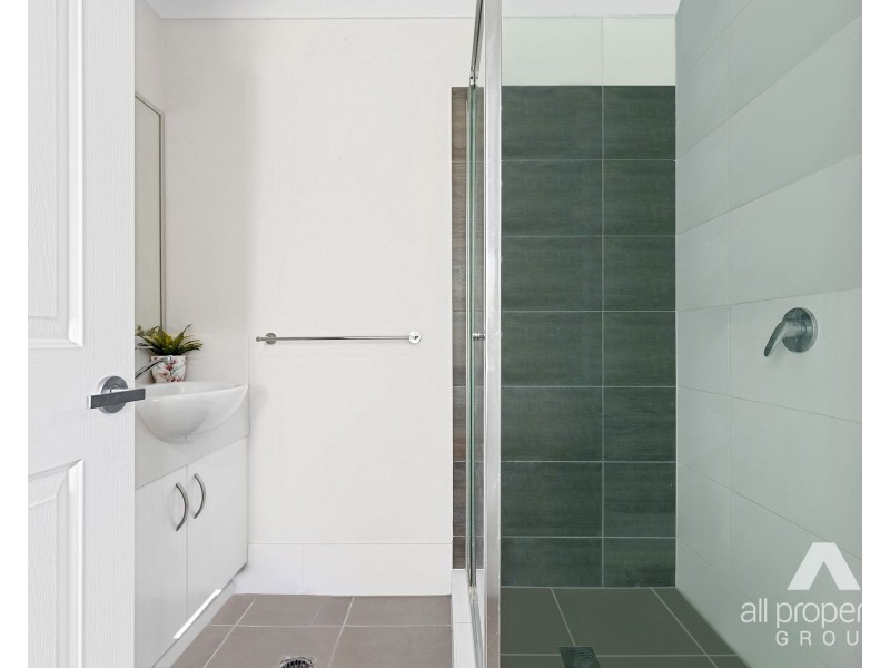 6 Skelbrook Road, Park Ridge QLD 4125