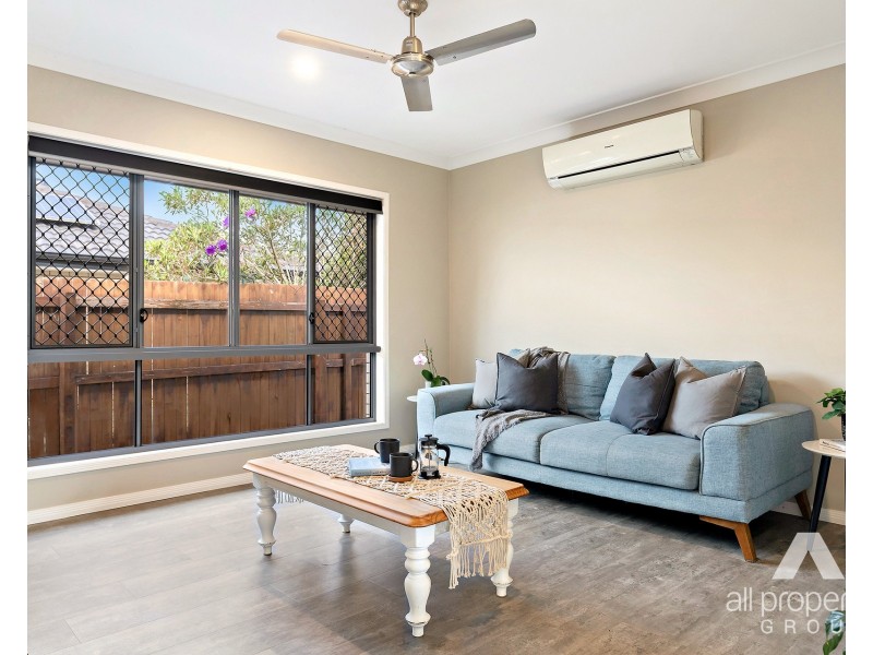 18 Stoneleigh Reserve Boulevard, Logan Reserve QLD 4133