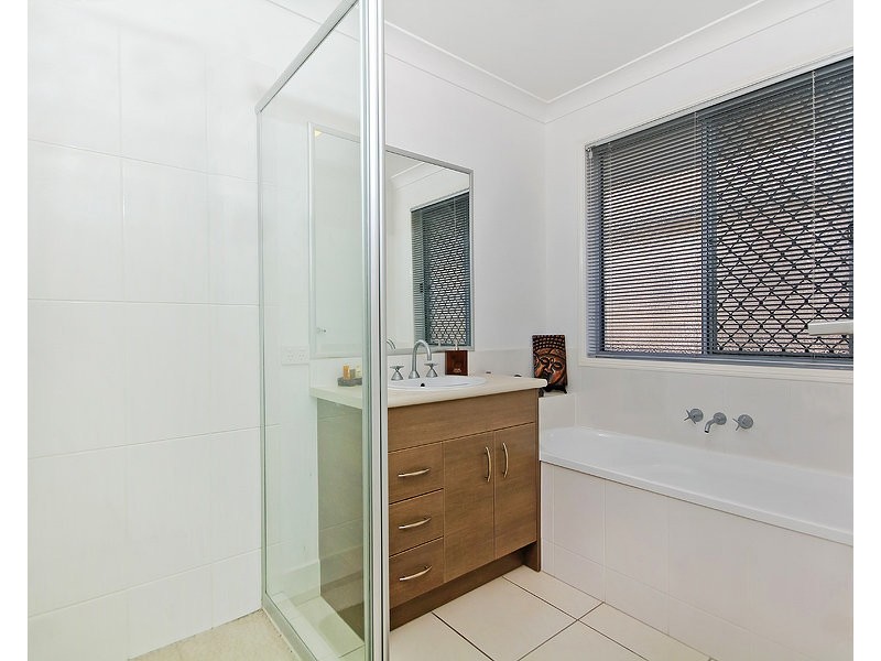 17 Juniper Street, Heathwood QLD 4110