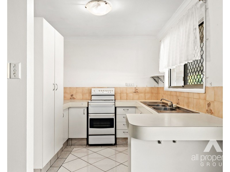 95 Conifer Street, Hillcrest QLD 4118