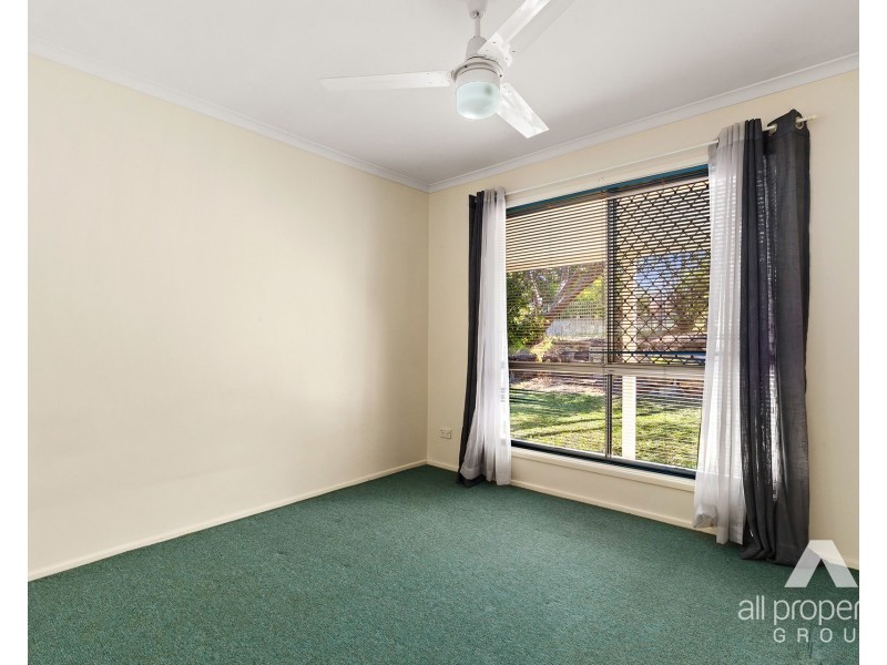 95 Conifer Street, Hillcrest QLD 4118