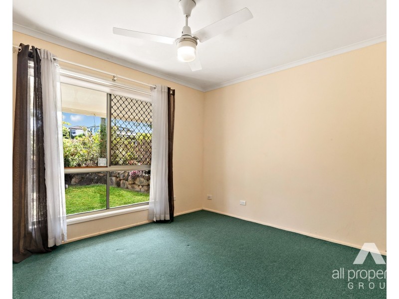 95 Conifer Street, Hillcrest QLD 4118