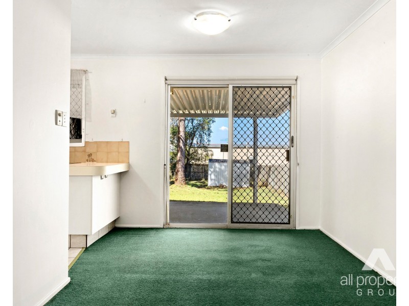 95 Conifer Street, Hillcrest QLD 4118