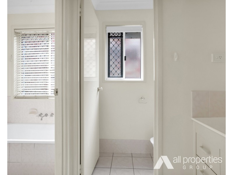 33 Rimu Crescent, Forest Lake QLD 4078