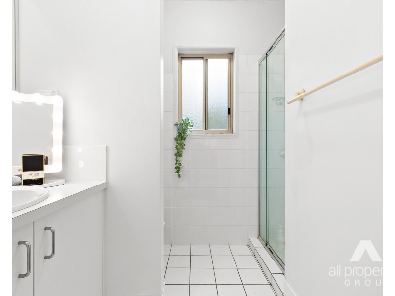 125 Tully Road, Lyons QLD 4124