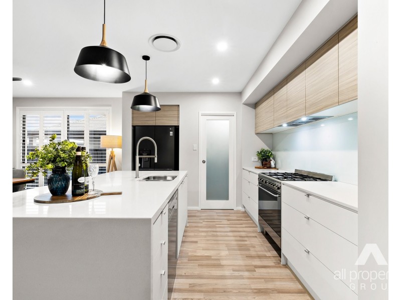 58 Emerald Drive, Helensvale QLD 4212