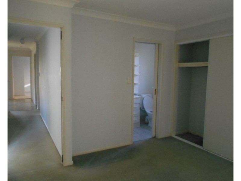 10 Bansii Place, Regents Park QLD 4118
