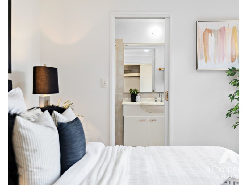 16 Rivergum Place, Calamvale QLD 4116