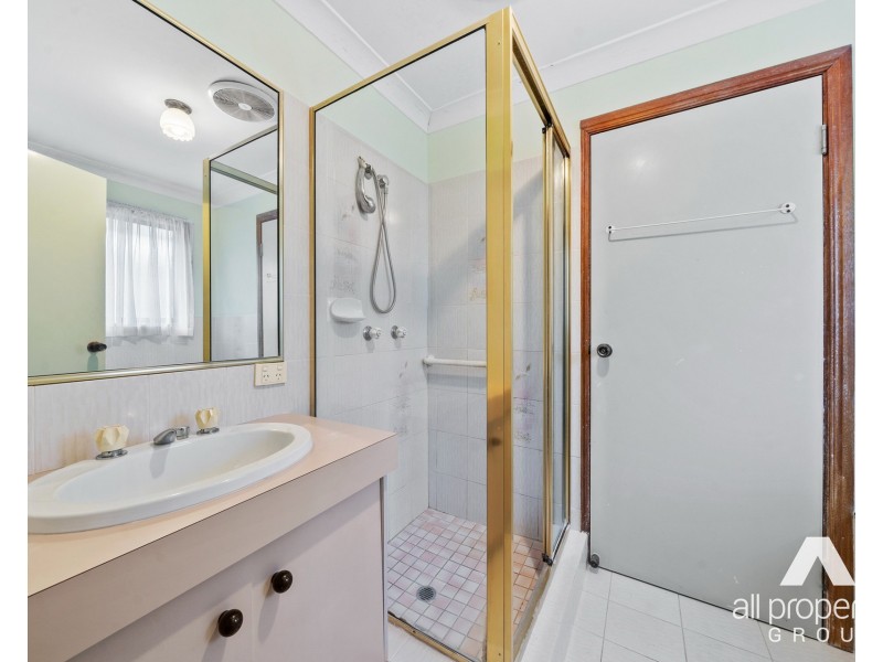 22 Cresthill Avenue, Regents Park QLD 4118