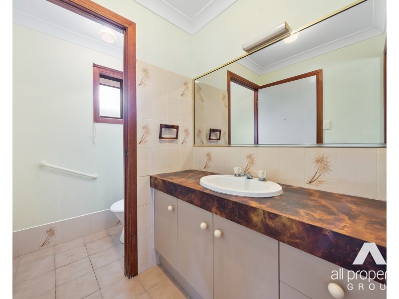 22 Cresthill Avenue, Regents Park QLD 4118