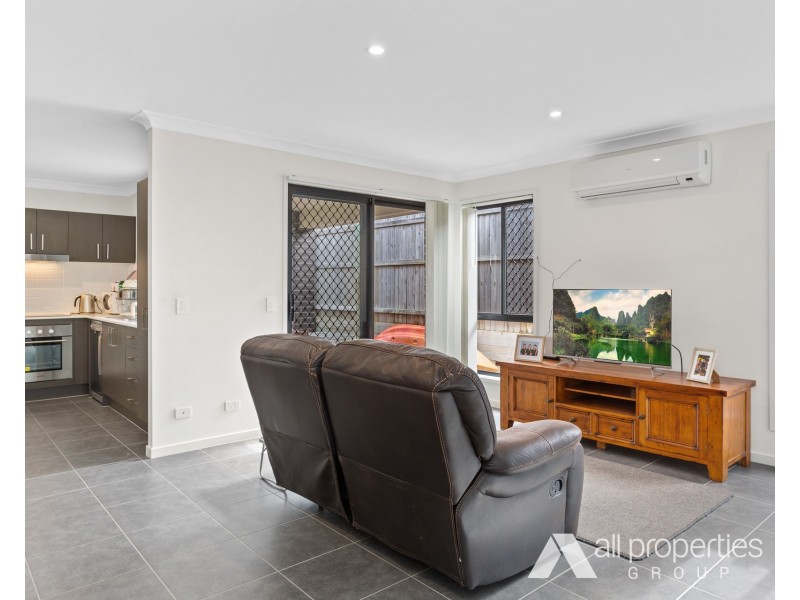 2/7 Foster Circuit, Hillcrest QLD 4118