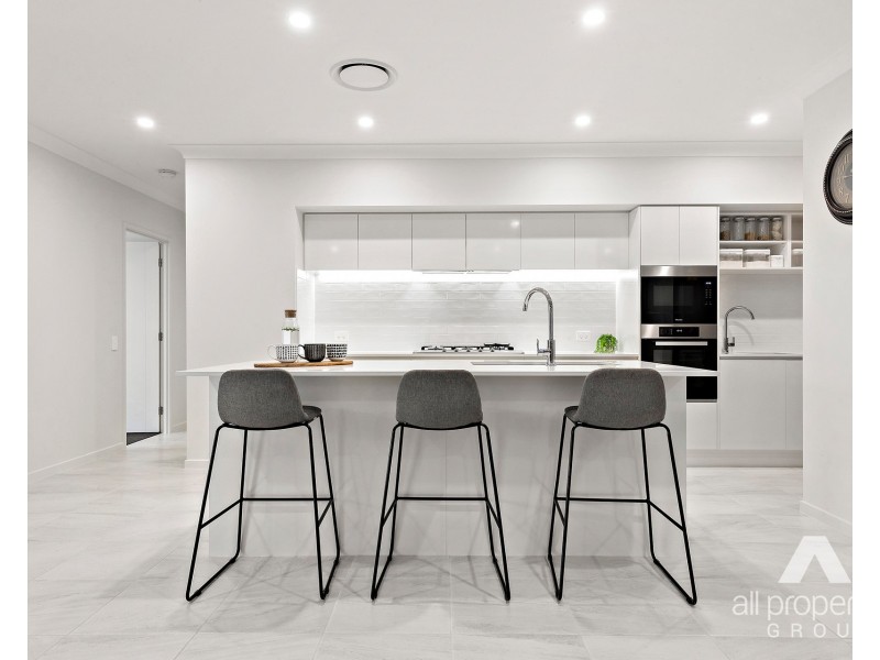 8 Hedge Lane, Greenbank QLD 4124