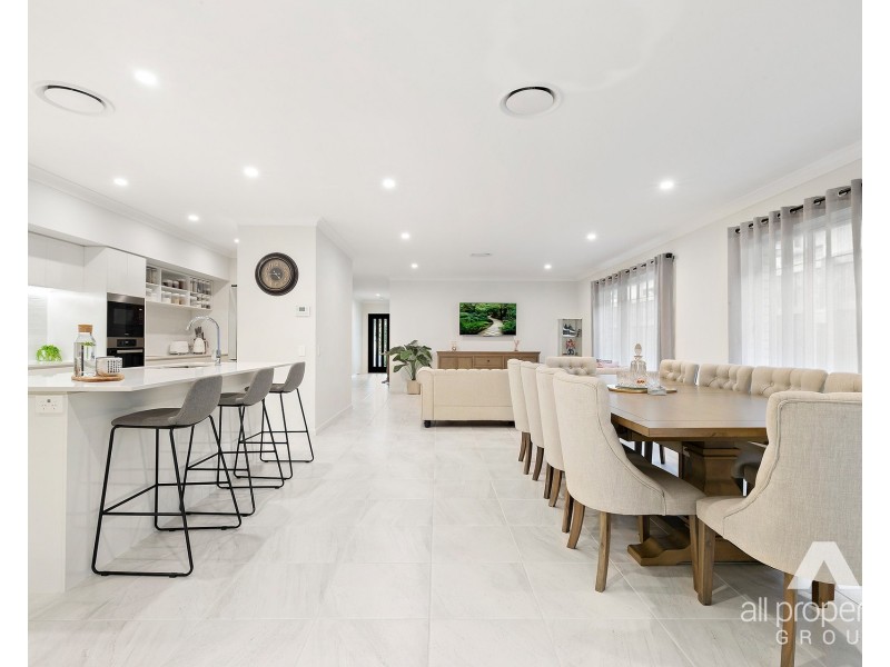 8 Hedge Lane, Greenbank QLD 4124