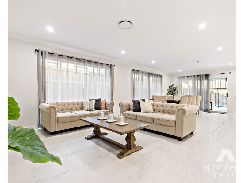 8 Hedge Lane, Greenbank QLD 4124