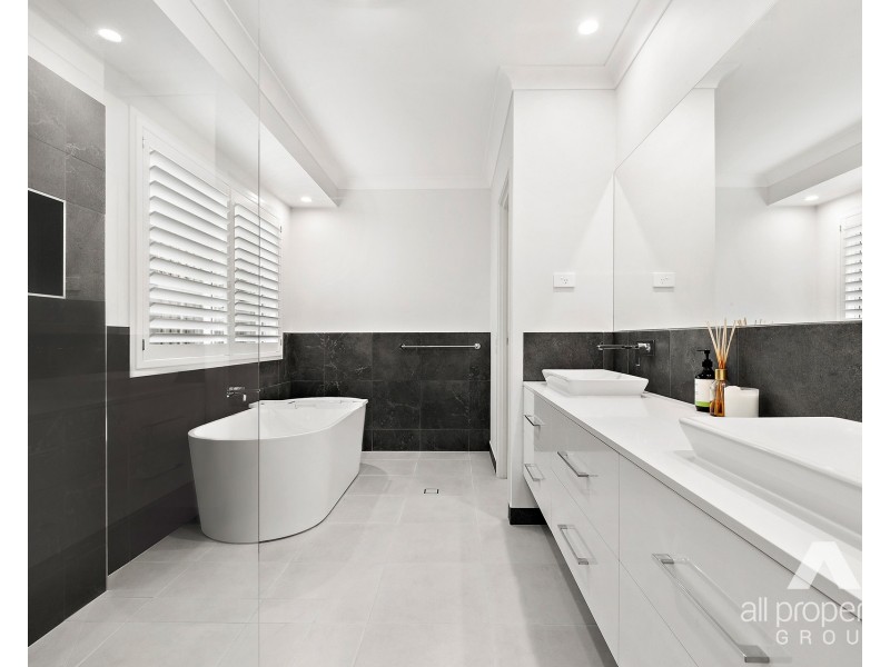 8 Hedge Lane, Greenbank QLD 4124