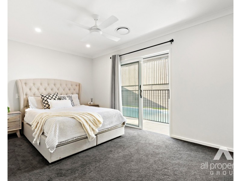 8 Hedge Lane, Greenbank QLD 4124