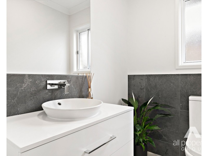 8 Hedge Lane, Greenbank QLD 4124