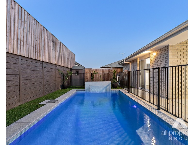 8 Hedge Lane, Greenbank QLD 4124