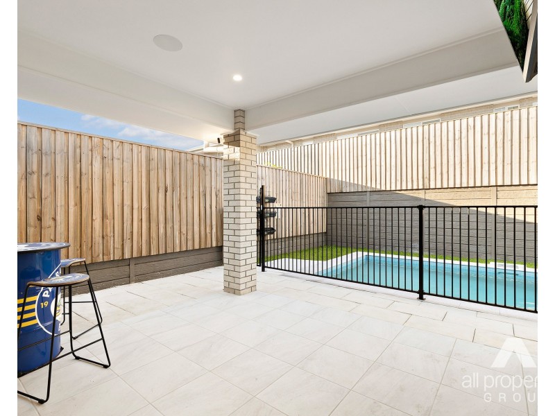 8 Hedge Lane, Greenbank QLD 4124