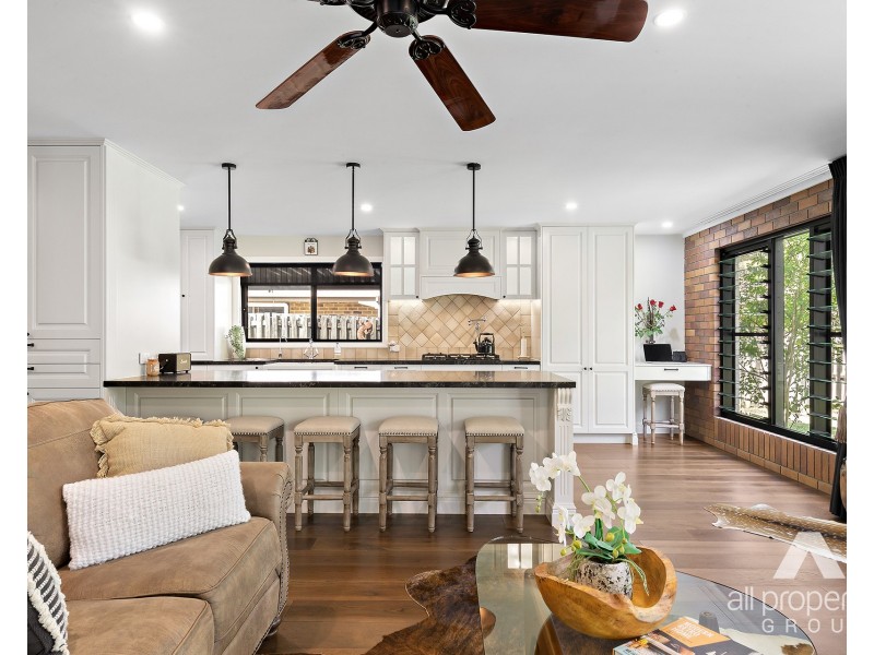 9 Wilmington Court, Helensvale QLD 4212