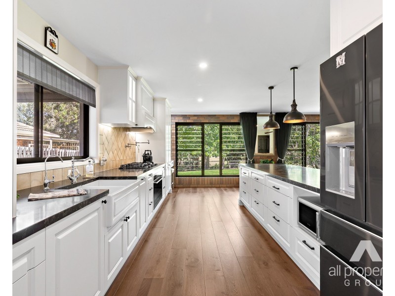 9 Wilmington Court, Helensvale QLD 4212