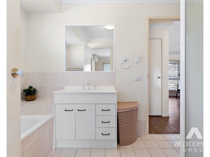 2 Dalvena Street, Marsden QLD 4132