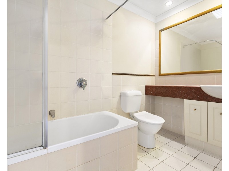 1602/22-34 Glenside Drive, Robina QLD 4226