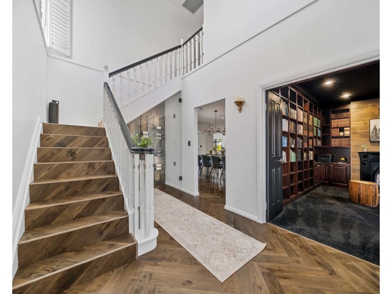 8 Hoylake Court, Cornubia QLD 4130