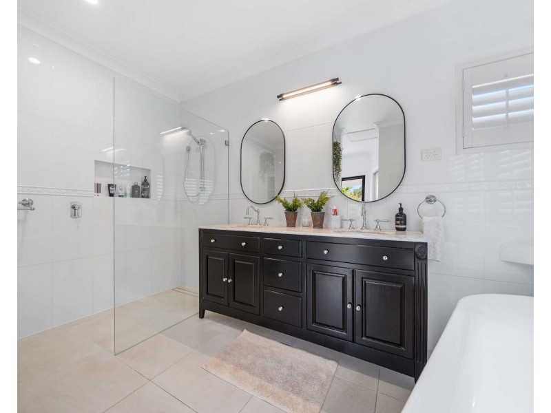 8 Hoylake Court, Cornubia QLD 4130