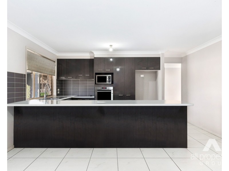 33 Barcombe Drive, Berrinba QLD 4117