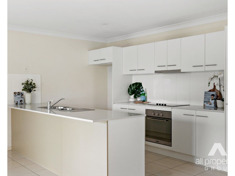 10 Zanow Street, North Booval QLD 4304