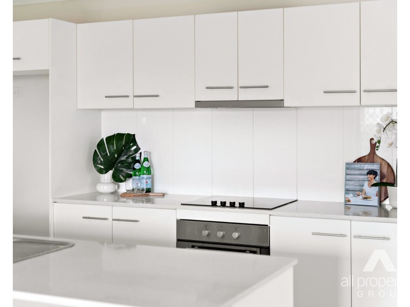 10 Zanow Street, North Booval QLD 4304