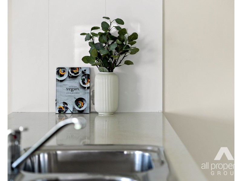 10 Zanow Street, North Booval QLD 4304